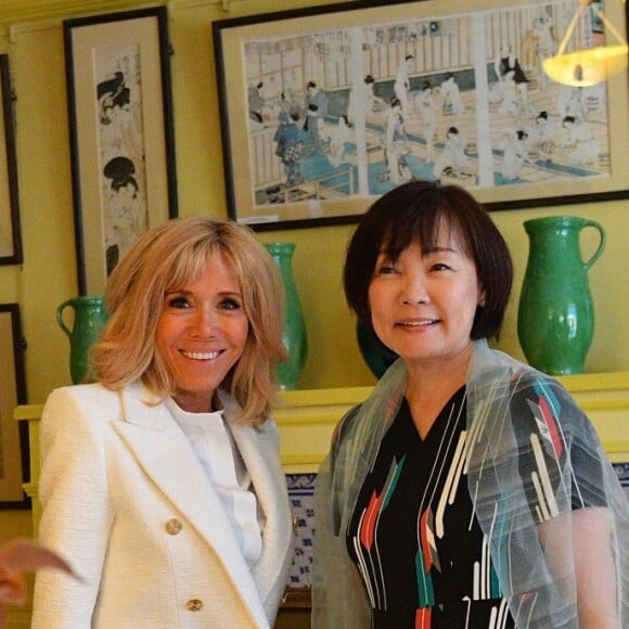 Brigitte Macron et Akie Abe, femme du premier ministre du Japon - Visite de Giverny. Le 23 avril 2019 © Christian Liewig / Pool / Bestimage