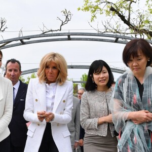 Brigitte Macron et Akie Abe, femme du premier ministre du Japon - Visite de Giverny. Le 23 avril 2019 © Christian Liewig / Pool / Bestimage