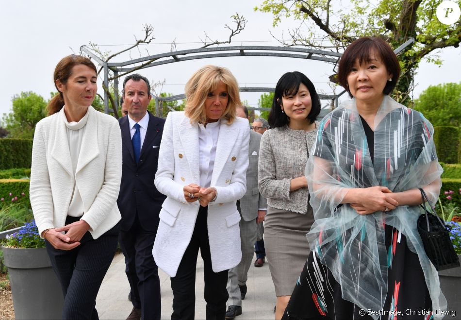 Brigitte Macron et Akie Abe, femme du premier ministre du Japon - Visite de Giverny. Le 23 avril 2019 © Christian Liewig / Pool / Bestimage