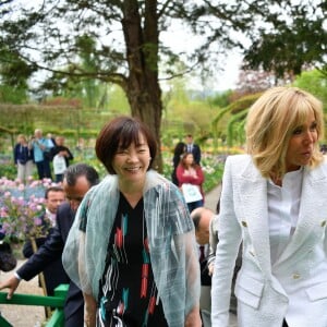 Brigitte Macron et Akie Abe, femme du premier ministre du Japon - Visite de Giverny. Le 23 avril 2019 © Christian Liewig / Pool / Bestimage