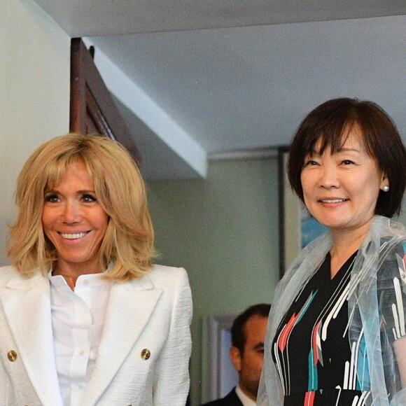 Brigitte Macron et Akie Abe, femme du premier ministre du Japon - Visite de Giverny. Le 23 avril 2019 © Christian Liewig / Pool / Bestimage