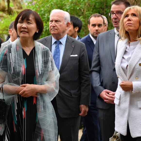 Brigitte Macron et Akie Abe, femme du premier ministre du Japon - Visite de Giverny. Le 23 avril 2019 © Christian Liewig / Pool / Bestimage