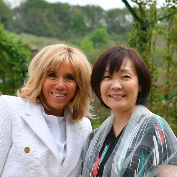 Brigitte Macron et Akie Abe, femme du premier ministre du Japon - Visite de Giverny. Le 23 avril 2019 © Christian Liewig / Pool / Bestimage