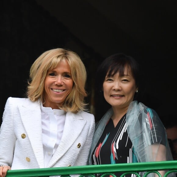 Brigitte Macron et Akie Abe, femme du premier ministre du Japon - Visite de Giverny. Le 23 avril 2019 © Christian Liewig / Pool / Bestimage