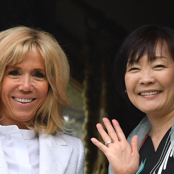 Brigitte Macron et Akie Abe, femme du premier ministre du Japon - Visite de Giverny. Le 23 avril 2019 © Christian Liewig / Pool / Bestimage