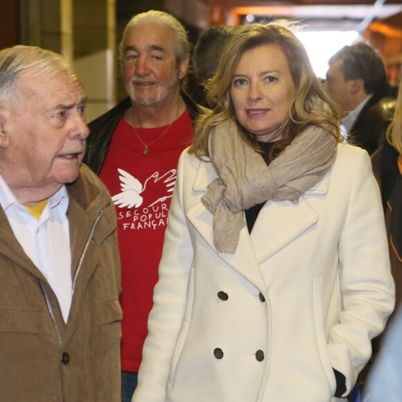 Julien Lauprêtre (président du Secours Populaire) et Valérie Trierweiler - Lancement de la campagne "Vacances pour tous 2016" du Secours Populaire à la gare Montparnasse à Paris, le 26 avril 2016. © CVS/Bestimage