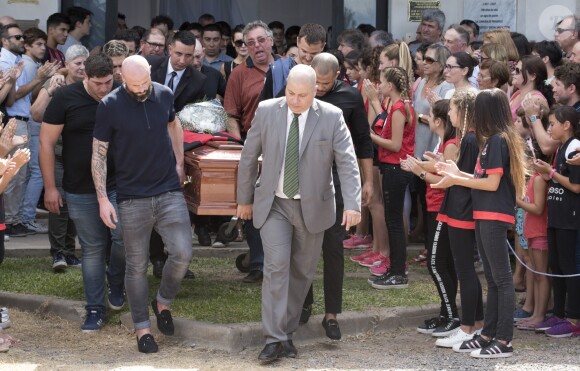 Horacio Sala, père d'Emiliano, lors des obsèques de son fils à Progreso en Argentine le 16 février 2019. Quelques semaines plus tard, Horacio succombait à un infarctus.