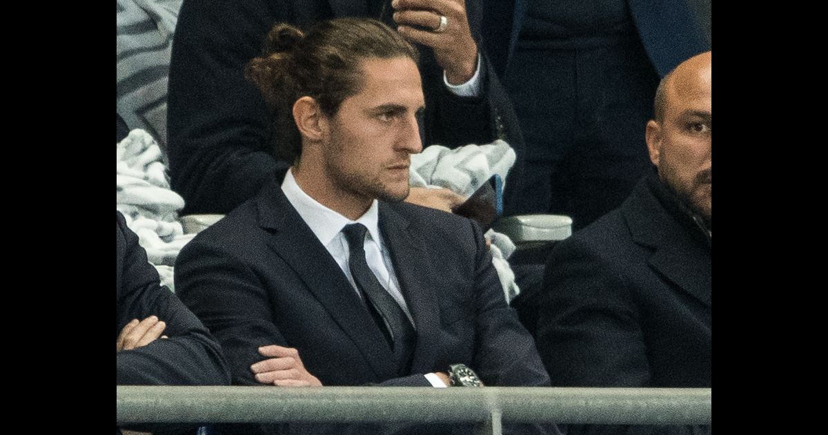 Adrien Rabiot En Tribunes Lors De La Victoire Du Stade Rennais 2 2 6 5 Aux Tab En Finale 6676