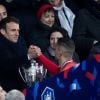 Emmanuel Macron et Hatem Ben Arfa lors de la victoire du Stade Rennais (2-2, 6-5 aux t.a.b.) en finale de la Coupe de France contre le PSG le 27 avril 2019 au Stade de France.