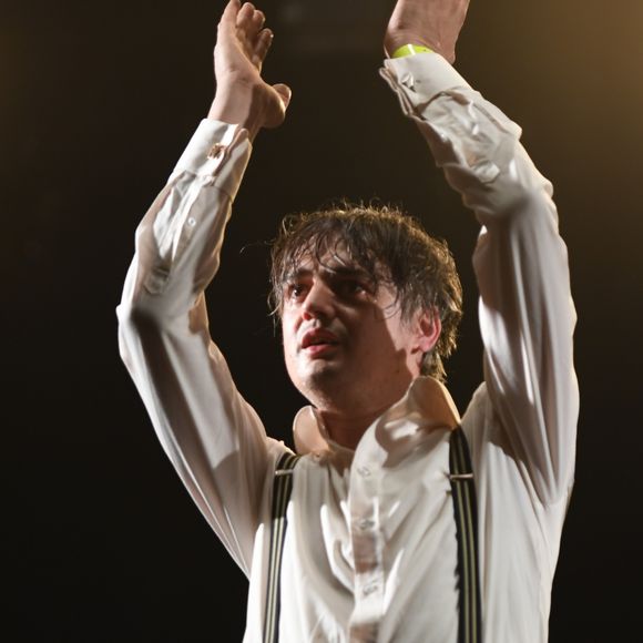 Pete Doherty lors du concert anti-FN (Front National) organisé place de la République à Paris, le 4 mai 2017. © Lionel Urman/Bestimage