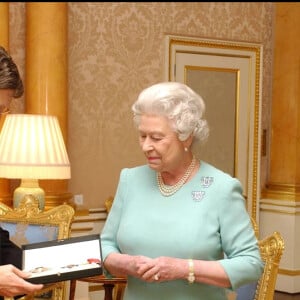 Bill et Melinda Gates avec Elizabeth II au palais de Buckingham en 2005.