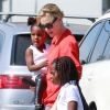 Exclusif - Charlize Theron emmène ses enfants August et Jackson manger des yaourts glacés à Studio City, le 8 mai 2018