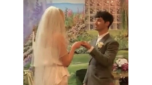 Sophie Turner et Joe Jonas : Mariage surprise à Las Vegas, avec un sosie d'Elvis