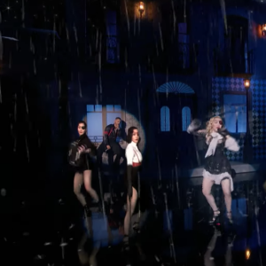 Madonna, ses hologrammes et Muluma interprètent "Medellín" lors des Billboard Music Awards à Las Vegas, le 1er mai 2019.