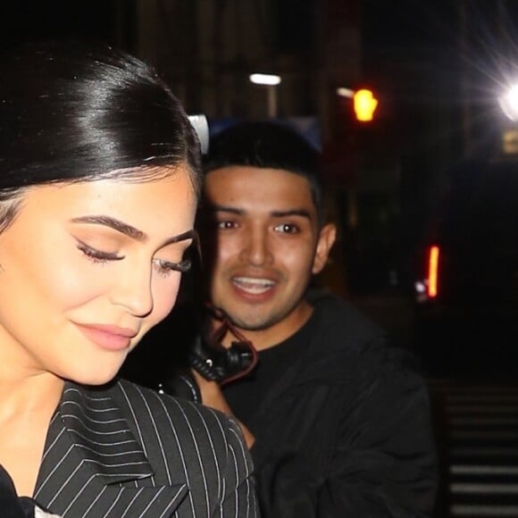 Kylie Jenner a été aperçue avec sa fille Stormi dans les bras alors qu'elle se rend au restaurant Nobu à New York. La jeune milliardaire invite sa fille en tête à tête pour un diner branché, le 3 mai 2019.