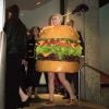 Katy Perry, déguisée en hamburger géant, arrive à la Boom Boom Room pour l'after party du Met Gala. New York, le 6 mai 2019.