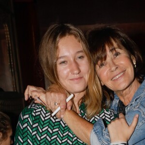 Martine Laroche-Joubert et sa petite-fille Solveig Blanc - Soirée de lancement du livre "Une femme au front" de Martine Laroche-Joubert au Buddha Bar à Paris, le 18 avril 2019. Un événement organisé par Five Eyes production © CVS/Bellak/Bestimage