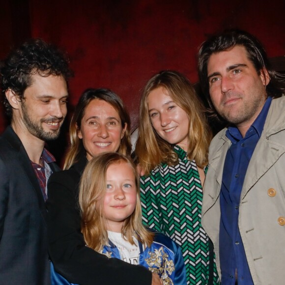 Alexia Laroche-Joubert entourée de ses frères Constant Thoulouze et Fabrice Laroche-Joubert et de ses filles Solveig Blanc et Isaure Multrier - Soirée de lancement du livre "Une femme au front" de Martine Laroche-Joubert au Buddha Bar à Paris, le 18 avril 2019. Un événement organisé par Five Eyes production © CVS/Bellak/Bestimage