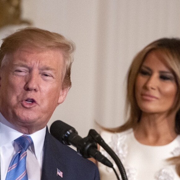 Le président des États-Unis, Donald J. Trump, et la première dame, Melania Trump, participent à la célébration des mères militaires dans la salle est de la Maison Blanche à Washington DC, le 10 mai 2019.