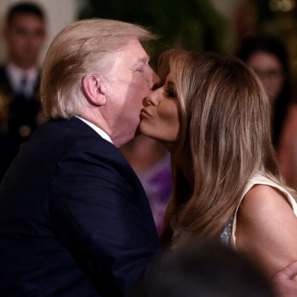 Le président des États-Unis, Donald J. Trump, et la première dame, Melania Trump, participent à la célébration des mères militaires dans la salle est de la Maison Blanche à Washington DC, le 10 mai 2019