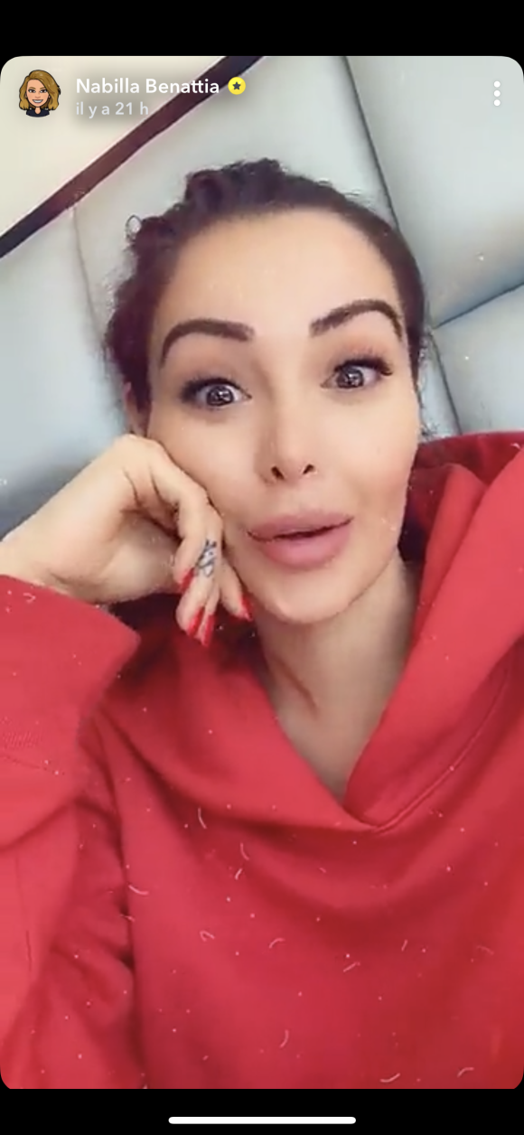 Nabilla, enceinte de 4 mois, dévoile son visage couvert de boutons sur Snapchat, le 13 mai 2019.