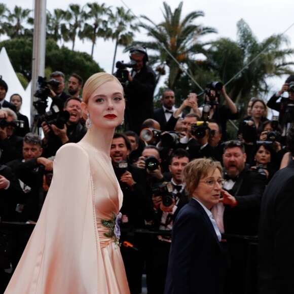 Elle Fanning - Montée des marches du film "The Dead Don't Die" lors de la cérémonie d'ouverture du 72ème Festival International du Film de Cannes. Le 14 mai 2019 © Borde / Bestimage  Red carpet for the movie "The Dead Don't Die" during opening ceremony of the 72th Cannes International Film festival. On may 14th 201914/05/2019 - 