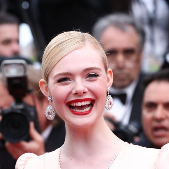 Elle fanning - Montée des marches du film "The Dead Don't Die" lors de la cérémonie d'ouverture du 72ème Festival International du Film de Cannes. Le 14 mai 2019 © Jacovides-Moreau / Bestimage  Red carpet for the movie "The Dead Don't Die" during opening ceremony of the 72th Cannes International Film festival. On may 14th 201914/05/2019 - 