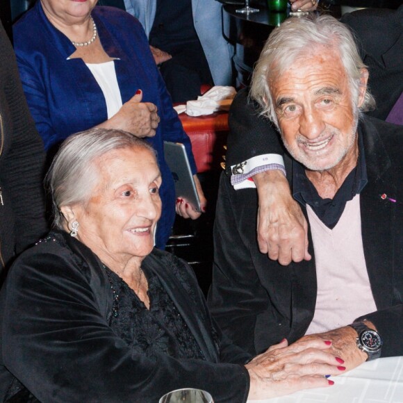 Les artistes de cirque Rosa et Emilien Bouglione, Jean-Paul Belmondo et Michou - Michou fête son 84e anniversaire dans son cabaret à Paris le 18 juin 2015.