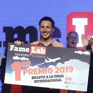 Letizia d'Espagne lors de la finale espagnole du concours de monologues scientifiques "FameLab España 2019" à Madrid le 14 mai 2019.