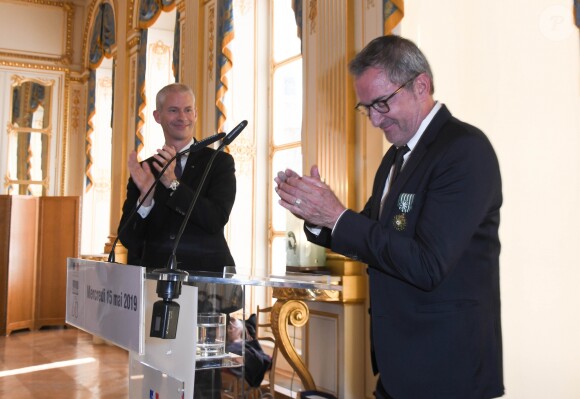 Exclusif - Franck Riester et Christophe Dechavanne - Christophe Dechavanne reçoit le grade d'Officier des Arts et des Lettres au Ministère de la Culture à Paris le 15 mai 2019. © Coadic Guirec / Bestimage