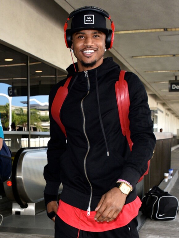 Le chanteur Trey Songz arrive à l'aéroport de LAX à Los Angeles pour prendre l'avion, le 5 octobre 2015.