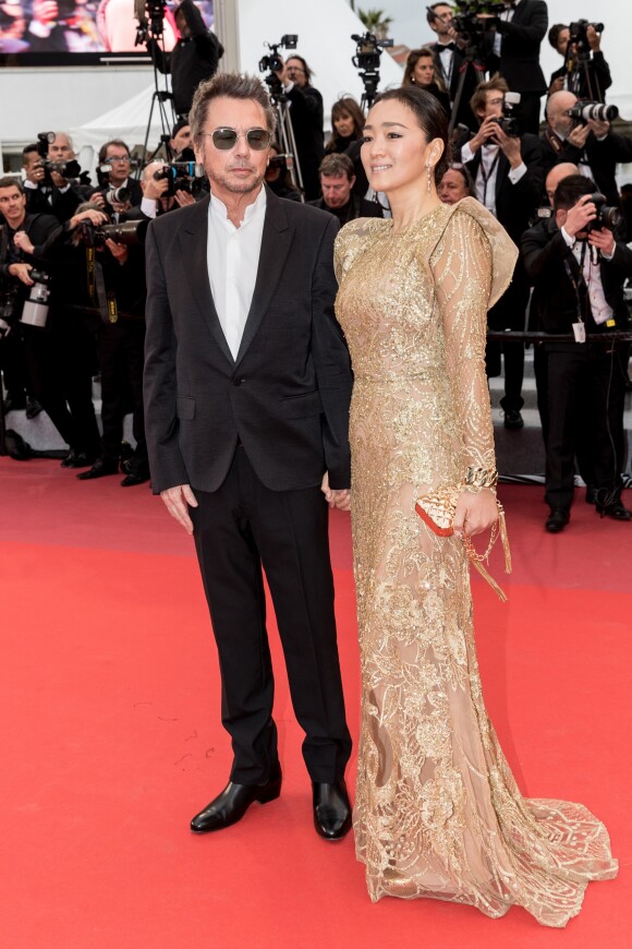 Jean-Michel Jarre et sa compagne Gong Li lors de la montée des marches du film "Douleur et Gloire" lors du 72ème Festival International du Film de Cannes. Le 17 mai 2019 © Jacovides-Moreau / Bestimage