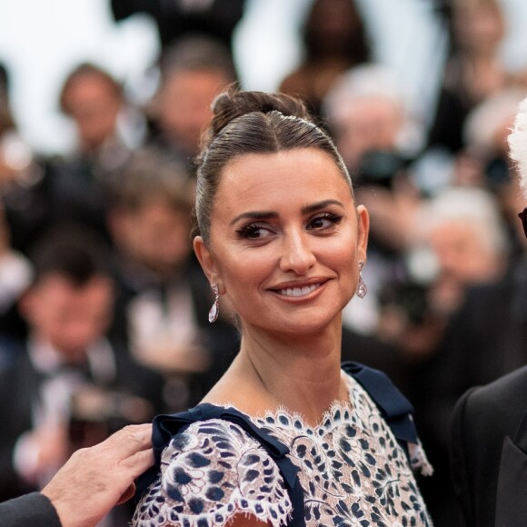 Antonio Banderas, Penélope Cruz et Pedro Almodovar lors de la montée des marches du film "Douleur et Gloire" lors du 72ème Festival International du Film de Cannes. Le 17 mai 2019 © Jacovides-Moreau / Bestimage