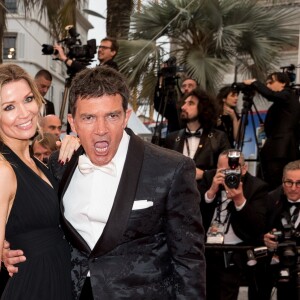 Antonio Banderas et sa compagne Nicole Kimpel - Montée des marches du film "Douleur et Gloire" lors du 72ème Festival International du Film de Cannes. Le 17 mai 2019 © Jacovides-Moreau / Bestimage