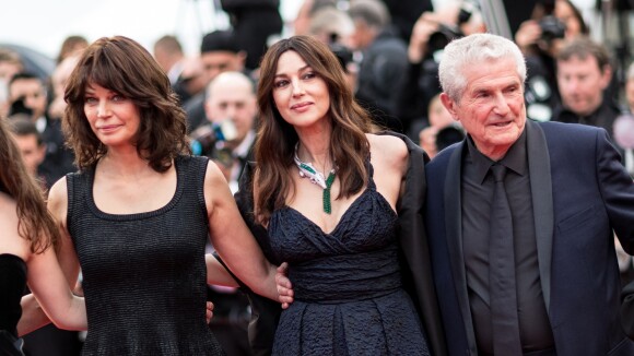Cannes 2019 : Monica Bellucci somptueuse sous la pluie auprès de Claude Lelouch