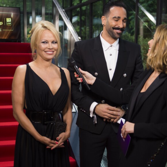 Adil Rami et sa compagne Pamela Anderson arrivent à la 28ème cérémonie des trophées UNFP (Union nationale des footballeurs professionnels) au Pavillon d'Armenonville à Paris, France, le 19 mai 2019.