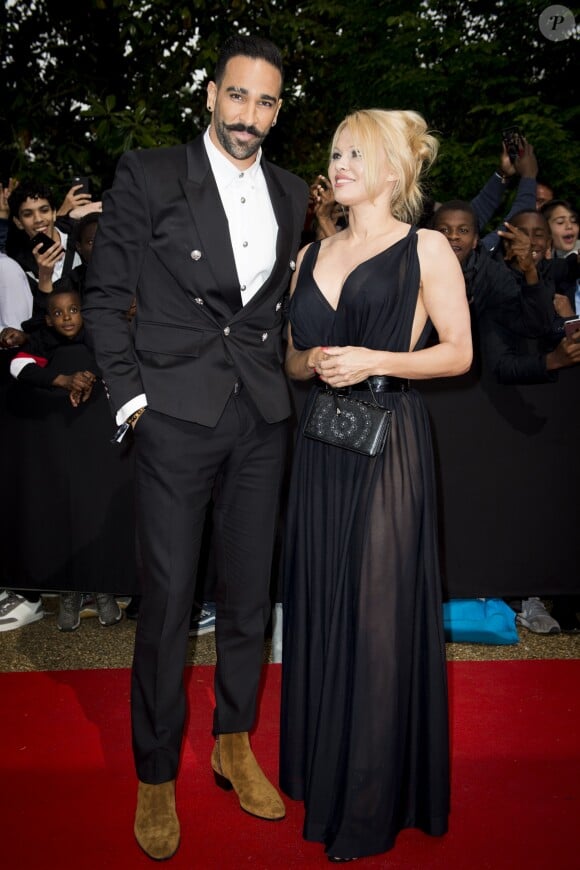 Adil Rami et sa compagne Pamela Anderson arrivent à la 28ème cérémonie des trophées UNFP (Union nationale des footballeurs professionnels) au Pavillon d'Armenonville à Paris, France, le 19 mai 2019.