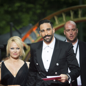 Adil Rami et sa compagne Pamela Anderson arrivent à la 28ème cérémonie des trophées UNFP (Union nationale des footballeurs professionnels) au Pavillon d'Armenonville à Paris, France, le 19 mai 2019.