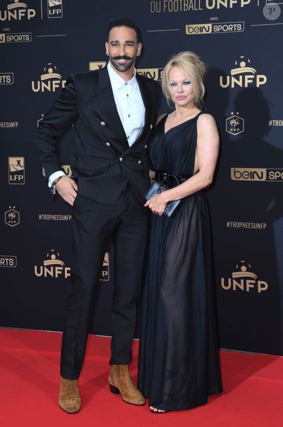 Adil Rami et sa compagne Pamela Anderson au photocall de la 28ème cérémonie des trophées UNFP (Union nationale des footballeurs professionnels) au Pavillon d'Armenonville à Paris, France, le 19 mai 2019. © Coadic Guirec/Bestimage
