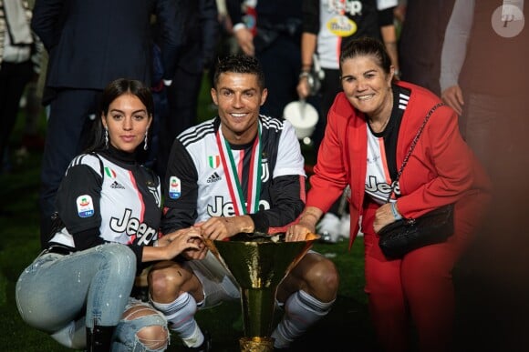 Cristiano Ronaldo, sa compagne Georgina Rodriguez et sa mère Maria Dolores dos Santos Aveiro - Cristiano Ronaldo fête en famille le titre de champion d'Italie avec son équipe la Juventus de Turin à Turin le 19 Mai 2019.