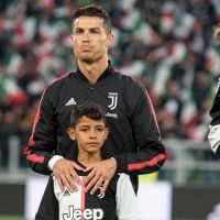 Cristiano Ronaldo gagne un nouveau trophée... et assomme son fils avec !