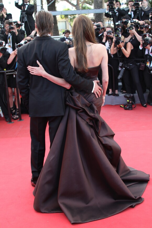 Brad Pitt et Angelina Jolie lors de la montée des marches du film The Tree of Life au Festival de Cannes en 2011 © Guillaume Gaffiot/Bestimage