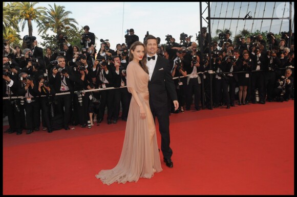 Brad Pitt et Angelina Jolie lors de la montée des marches du film Inglourious Basterds au Festival de Cannes 2011