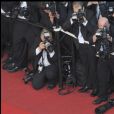 Brad Pitt et Angelina Jolie lors de la montée des marches du film Inglourious Basterds au Festival de Cannes 2011