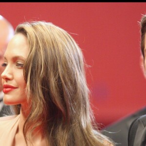 Brad Pitt et Angelina Jolie lors de la montée des marches du film Inglourious Basterds au Festival de Cannes 2011
