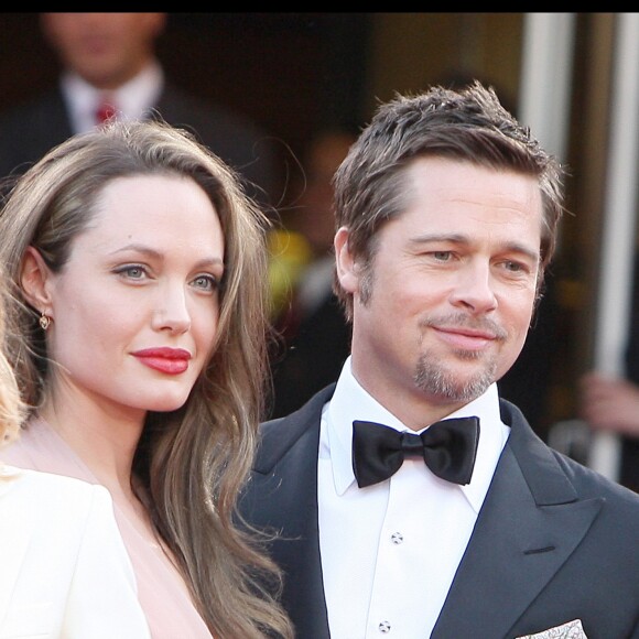 Brad Pitt et Angelina Jolie lors de la montée des marches du film Inglourious Basterds au Festival de Cannes 2011
