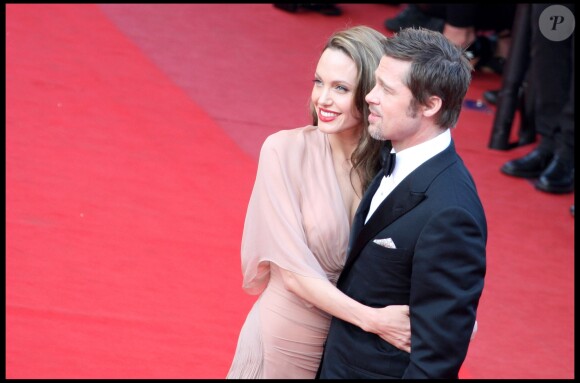 Brad Pitt et Angelina Jolie lors de la montée des marches du film Inglourious Basterds au Festival de Cannes 2011