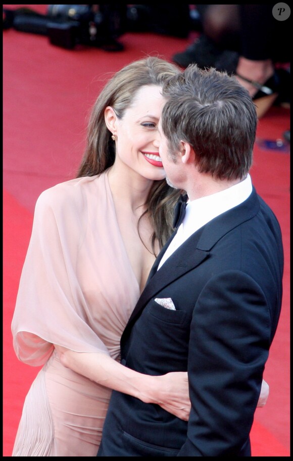 Brad Pitt et Angelina Jolie lors de la montée des marches du film Inglourious Basterds au Festival de Cannes 2011