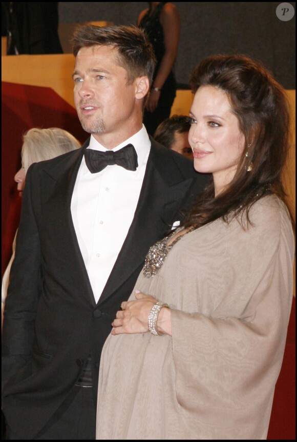 ANGELINA JOLIE ET BRAD PITT - DESCENTE DES MARCHES DU FILM "CHANGELING" - 61 EME FESTIVAL DU FILM DE CANNES  61TH CANNES FILM FESTIVAL - BACK RED CARPET "CHANGELING"20/05/2008 - CANNES