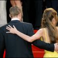 Angelina Jolie et Brad Pitt lors de la montée des marches du Festival de Cannes et la projection du film Ocean's Thirteen en 2007